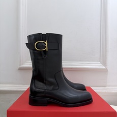 Ferragamo|菲拉格慕26𝐬𝐬 2026秋冬新品 Gancio金属扣机车短靴 火爆上新! 这鞋绝对是黑马选手 Ferragamo|菲拉格慕26𝐬𝐬 2026秋冬新品 Gancio金属扣机车短靴 火爆上新! 这鞋绝对是黑马选手