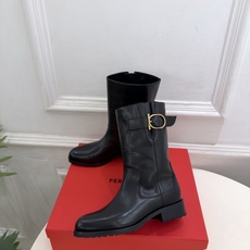Ferragamo|菲拉格慕26𝐬𝐬 2026秋冬新品 Gancio金属扣机车短靴 火爆上新! 这鞋绝对是黑马选手 Ferragamo|菲拉格慕26𝐬𝐬 2026秋冬新品 Gancio金属扣机车短靴 火爆上新! 这鞋绝对是黑马选手