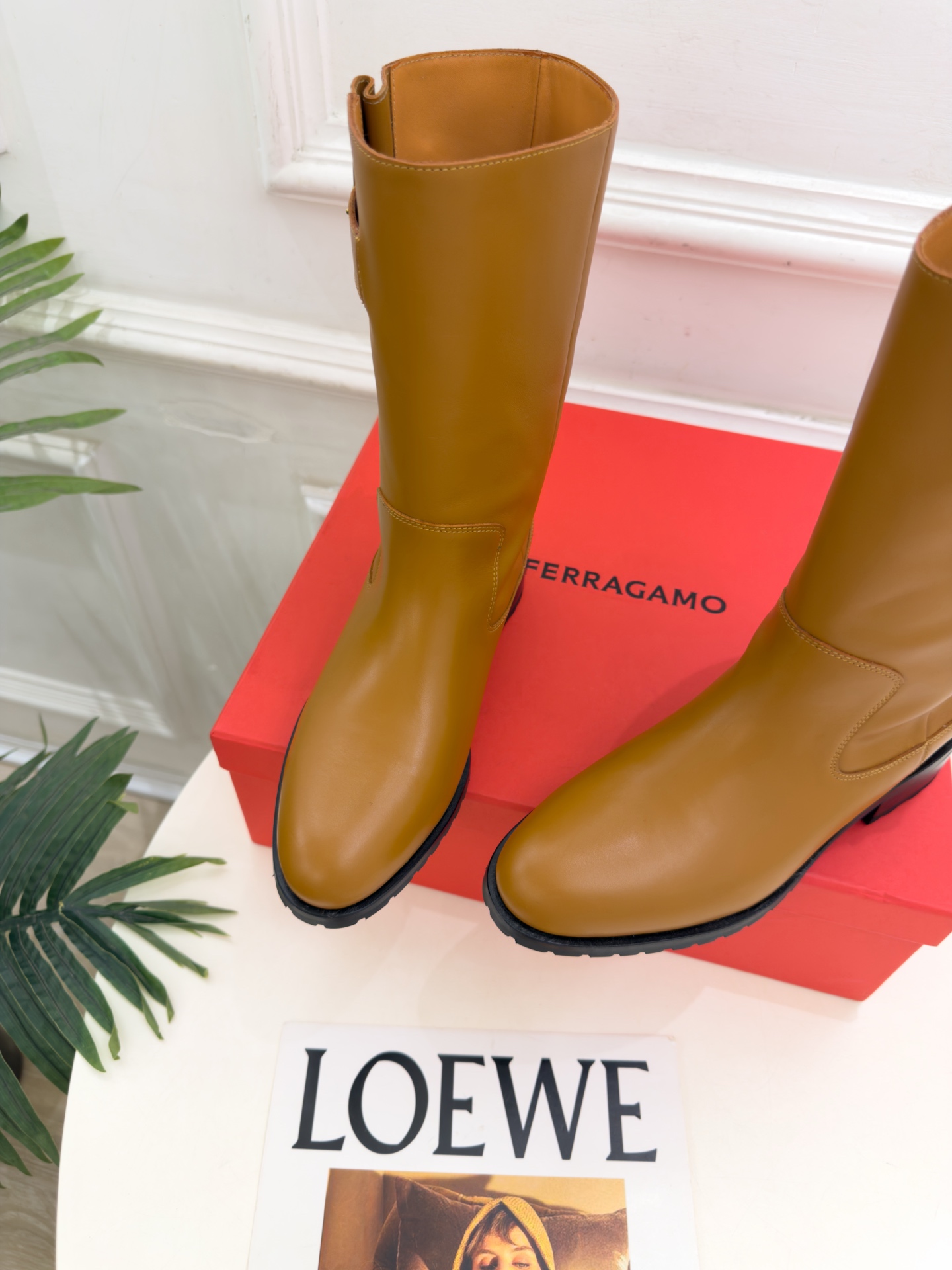 Ferragamo|菲拉格慕26𝐬𝐬 2026秋冬新品 Gancio金属扣机车短靴 火爆上新! 这鞋绝对是黑马选手 Ferragamo|菲拉格慕26𝐬𝐬 2026秋冬新品 Gancio金属扣机车短靴 火爆上新! 这鞋绝对是黑马选手