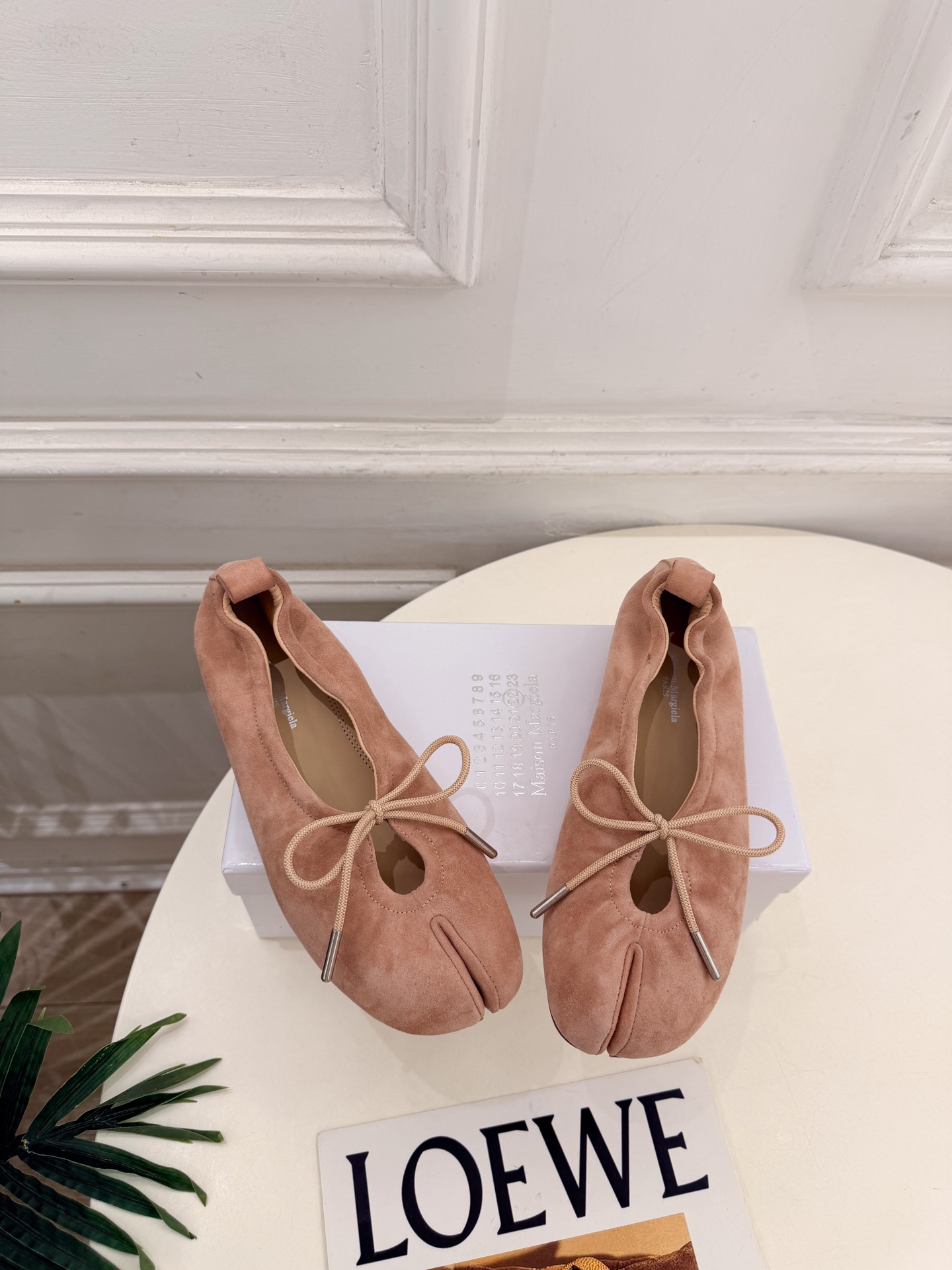Maison Margiela· 马吉拉26𝐬𝐬  2026秋冬新品 MM6分趾蝴蝶结玛丽珍鞋———————— MM6作