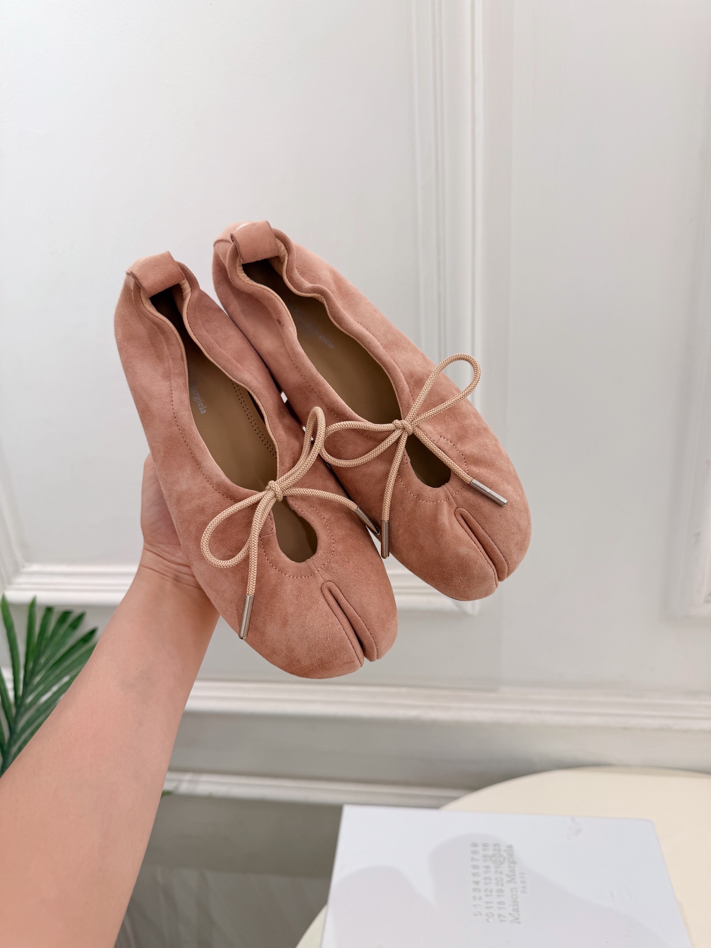 Maison Margiela· 马吉拉26𝐬𝐬  2026秋冬新品 MM6分趾蝴蝶结玛丽珍鞋———————— MM6作