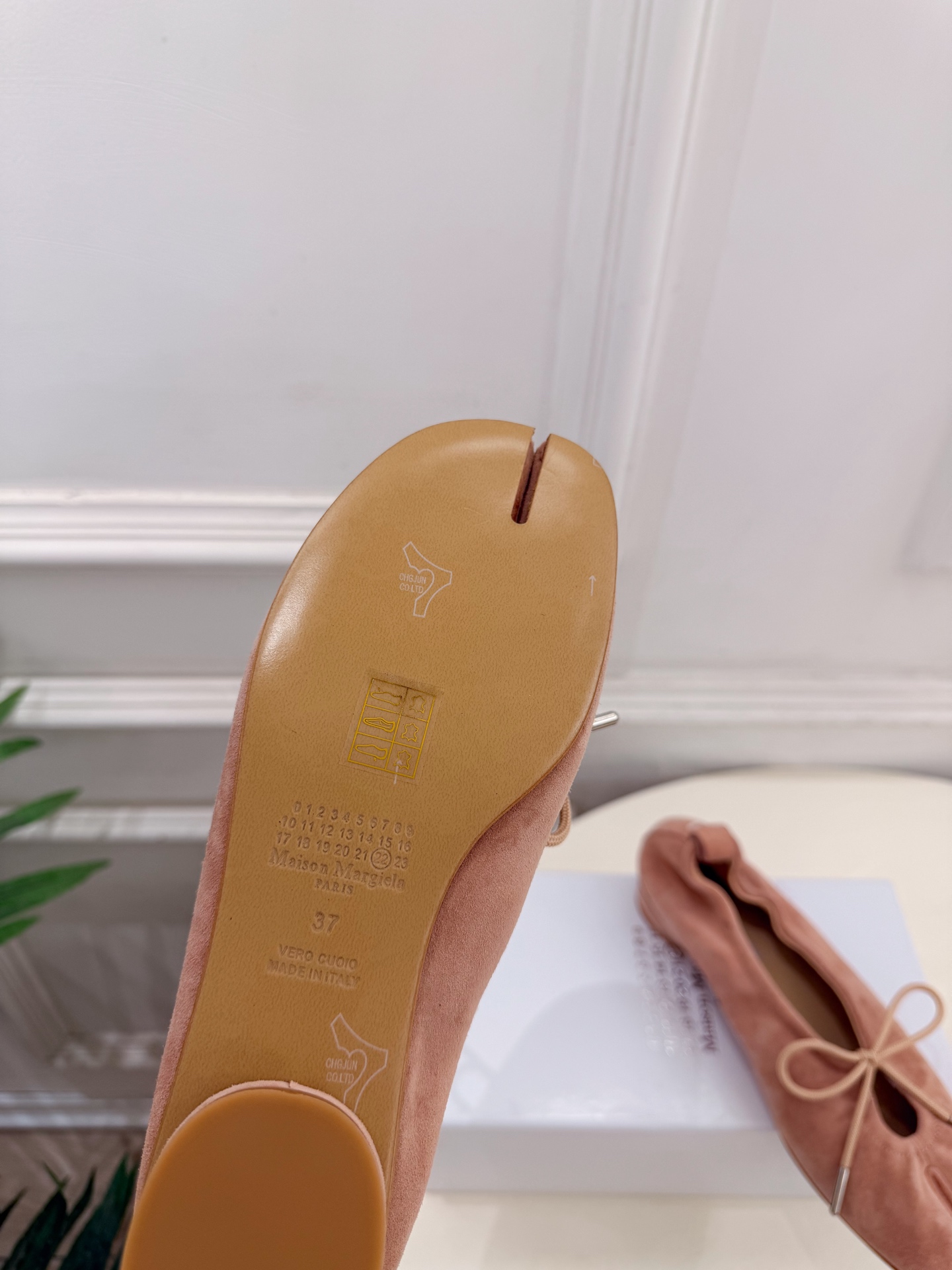 Maison Margiela· 马吉拉26𝐬𝐬  2026秋冬新品 MM6分趾蝴蝶结玛丽珍鞋———————— MM6作
