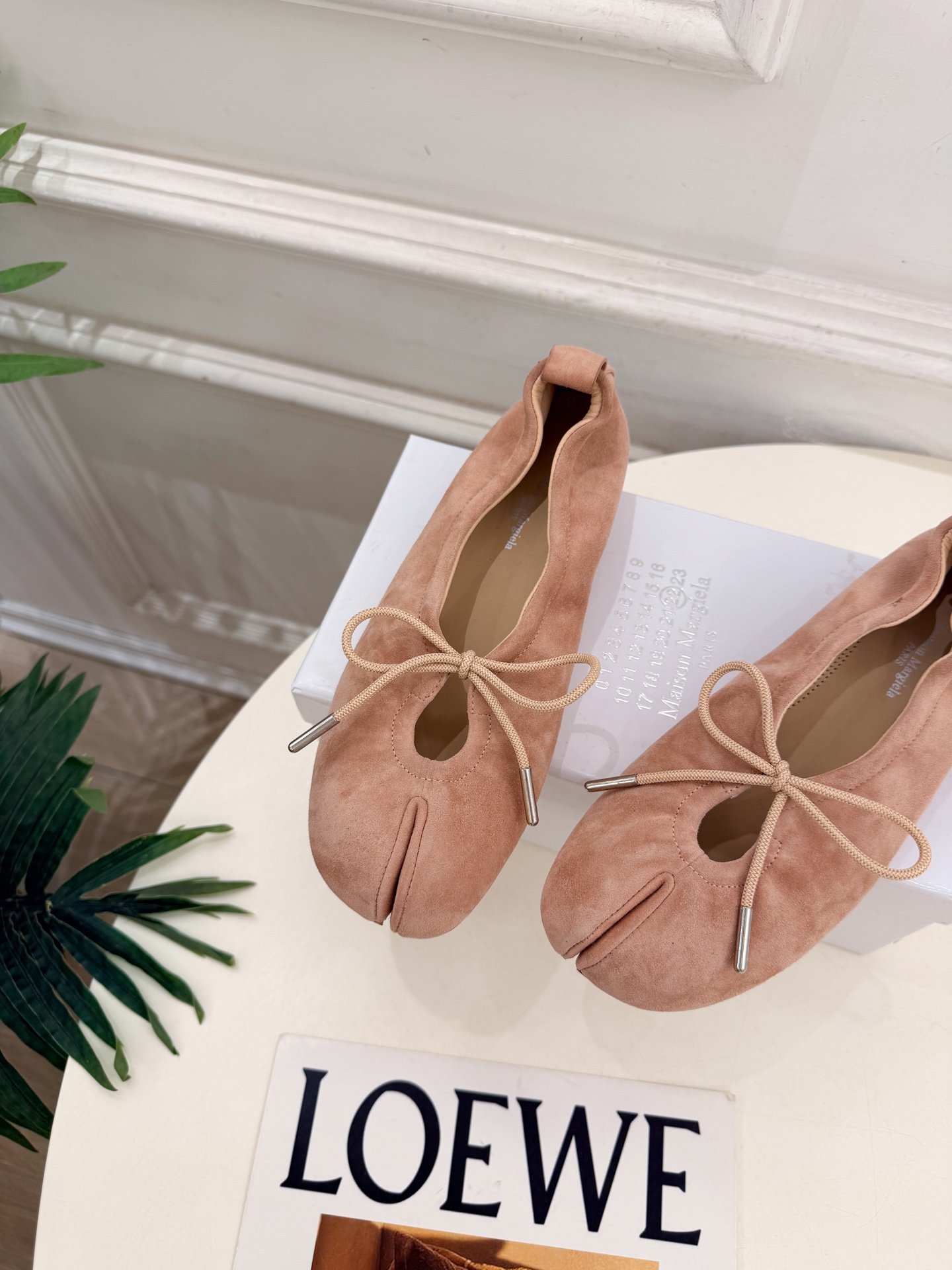 Maison Margiela· 马吉拉26𝐬𝐬  2026秋冬新品 MM6分趾蝴蝶结玛丽珍鞋———————— MM6作