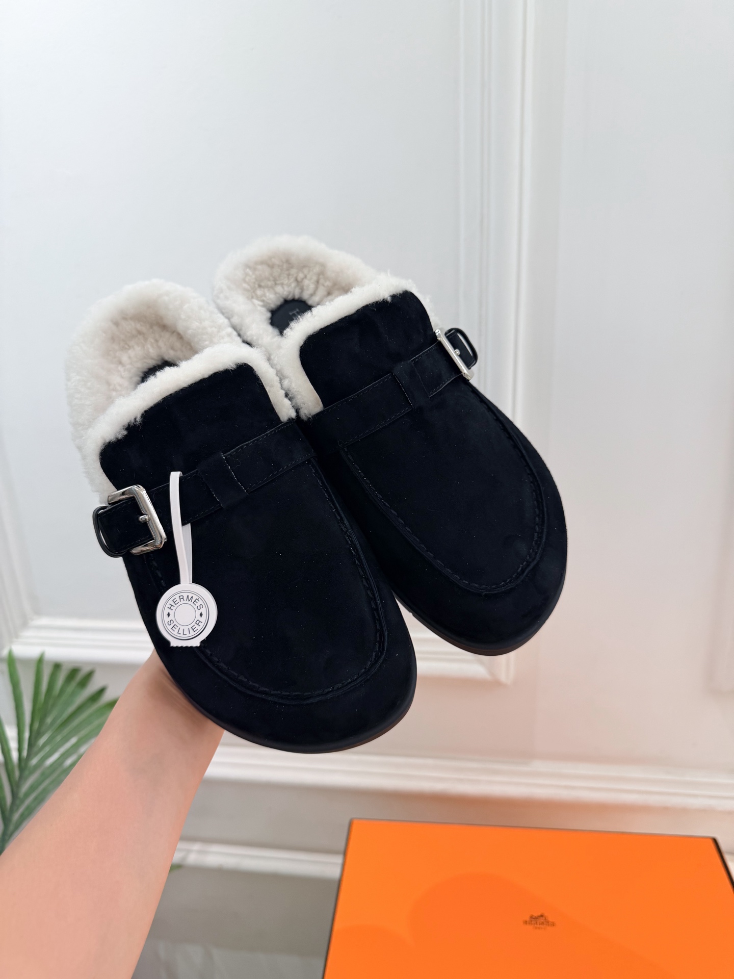 🐎𝐇𝐄𝐑𝐌𝐄* 爱玛仕 26𝐬𝐬  🌈2026秋新新品 专柜新款 经典皮带扣情侣款包头毛鞋 系列〰 ◽鞋面：原版特定牛反