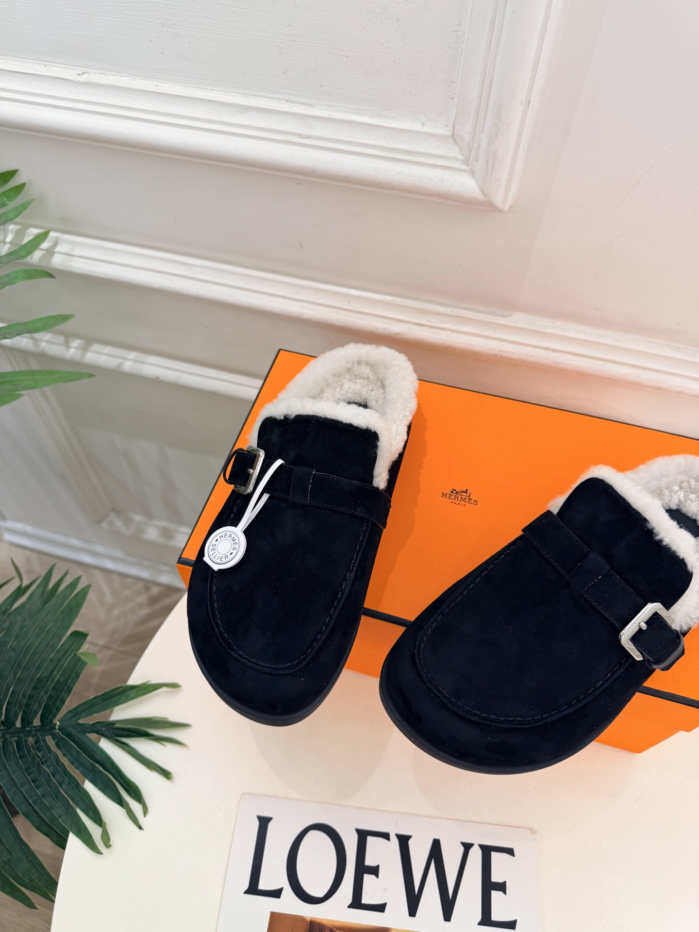 🐎𝐇𝐄𝐑𝐌𝐄* 爱玛仕 26𝐬𝐬  🌈2026秋新新品 专柜新款 经典皮带扣情侣款包头毛鞋 系列〰 ◽鞋面：原版特定牛反