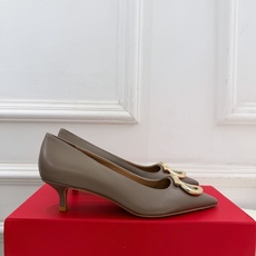 Ferragamo|菲拉格慕26𝐬𝐬 2026秋冬新品 经典大号Gancini扣尖头高跟鞋 火爆上新! 这鞋绝对是 Ferragamo|菲拉格慕26𝐬𝐬 2026秋冬新品 经典大号Gancini扣尖头高跟鞋 火爆上新! 这鞋绝对是