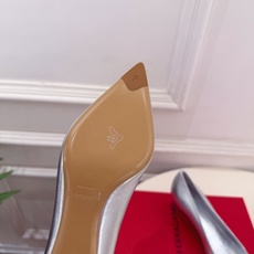 Ferragamo|菲拉格慕26𝐬𝐬 2026秋冬新品 经典大号Gancini扣尖头高跟鞋 火爆上新! 这鞋绝对是 Ferragamo|菲拉格慕26𝐬𝐬 2026秋冬新品 经典大号Gancini扣尖头高跟鞋 火爆上新! 这鞋绝对是
