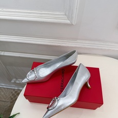 Ferragamo|菲拉格慕26𝐬𝐬 2026秋冬新品 经典大号Gancini扣尖头高跟鞋 火爆上新! 这鞋绝对是 Ferragamo|菲拉格慕26𝐬𝐬 2026秋冬新品 经典大号Gancini扣尖头高跟鞋 火爆上新! 这鞋绝对是
