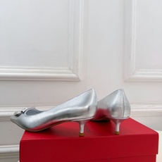 Ferragamo|菲拉格慕26𝐬𝐬 2026秋冬新品 经典大号Gancini扣尖头高跟鞋 火爆上新! 这鞋绝对是 Ferragamo|菲拉格慕26𝐬𝐬 2026秋冬新品 经典大号Gancini扣尖头高跟鞋 火爆上新! 这鞋绝对是