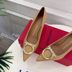 Ferragamo|菲拉格慕26𝐬𝐬 2026秋冬新品 经典大号Gancini扣尖头高跟鞋 火爆上新! 这鞋绝对是 Ferragamo|菲拉格慕26𝐬𝐬 2026秋冬新品 经典大号Gancini扣尖头高跟鞋 火爆上新! 这鞋绝对是