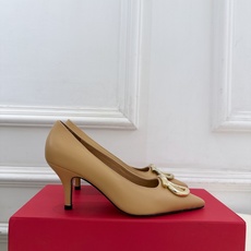 Ferragamo|菲拉格慕26𝐬𝐬 2026秋冬新品 经典大号Gancini扣尖头高跟鞋 火爆上新! 这鞋绝对是 Ferragamo|菲拉格慕26𝐬𝐬 2026秋冬新品 经典大号Gancini扣尖头高跟鞋 火爆上新! 这鞋绝对是