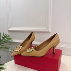 Ferragamo|菲拉格慕26𝐬𝐬 2026秋冬新品 经典大号Gancini扣尖头高跟鞋 火爆上新! 这鞋绝对是 Ferragamo|菲拉格慕26𝐬𝐬 2026秋冬新品 经典大号Gancini扣尖头高跟鞋 火爆上新! 这鞋绝对是