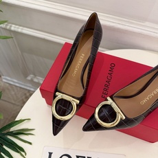 Ferragamo|菲拉格慕26𝐬𝐬 2026秋冬新品 经典大号Gancini扣尖头高跟鞋 火爆上新! 这鞋绝对是 Ferragamo|菲拉格慕26𝐬𝐬 2026秋冬新品 经典大号Gancini扣尖头高跟鞋 火爆上新! 这鞋绝对是