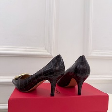 Ferragamo|菲拉格慕26𝐬𝐬 2026秋冬新品 经典大号Gancini扣尖头高跟鞋 火爆上新! 这鞋绝对是 Ferragamo|菲拉格慕26𝐬𝐬 2026秋冬新品 经典大号Gancini扣尖头高跟鞋 火爆上新! 这鞋绝对是