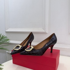 Ferragamo|菲拉格慕26𝐬𝐬 2026秋冬新品 经典大号Gancini扣尖头高跟鞋 火爆上新! 这鞋绝对是 Ferragamo|菲拉格慕26𝐬𝐬 2026秋冬新品 经典大号Gancini扣尖头高跟鞋 火爆上新! 这鞋绝对是