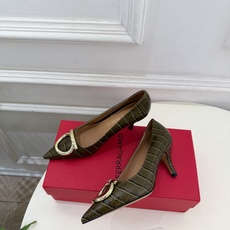 Ferragamo|菲拉格慕26𝐬𝐬 2026秋冬新品 经典大号Gancini扣尖头高跟鞋 火爆上新! 这鞋绝对是 Ferragamo|菲拉格慕26𝐬𝐬 2026秋冬新品 经典大号Gancini扣尖头高跟鞋 火爆上新! 这鞋绝对是