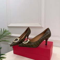 Ferragamo|菲拉格慕26𝐬𝐬 2026秋冬新品 经典大号Gancini扣尖头高跟鞋 火爆上新! 这鞋绝对是 Ferragamo|菲拉格慕26𝐬𝐬 2026秋冬新品 经典大号Gancini扣尖头高跟鞋 火爆上新! 这鞋绝对是