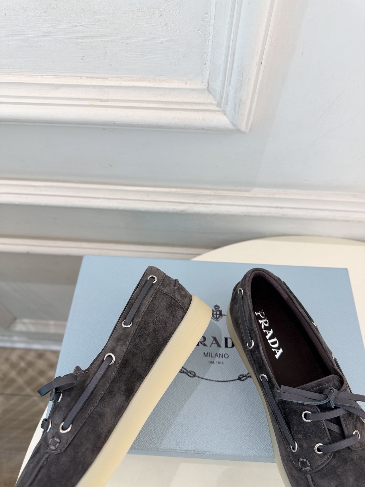 PRADA 普拉达  26𝐬𝐬  🌈2026秋冬新品 专柜走秀款 复古系带休闲乐福鞋 系列〰 ◽鞋面：原版高定制羊绒 ◽