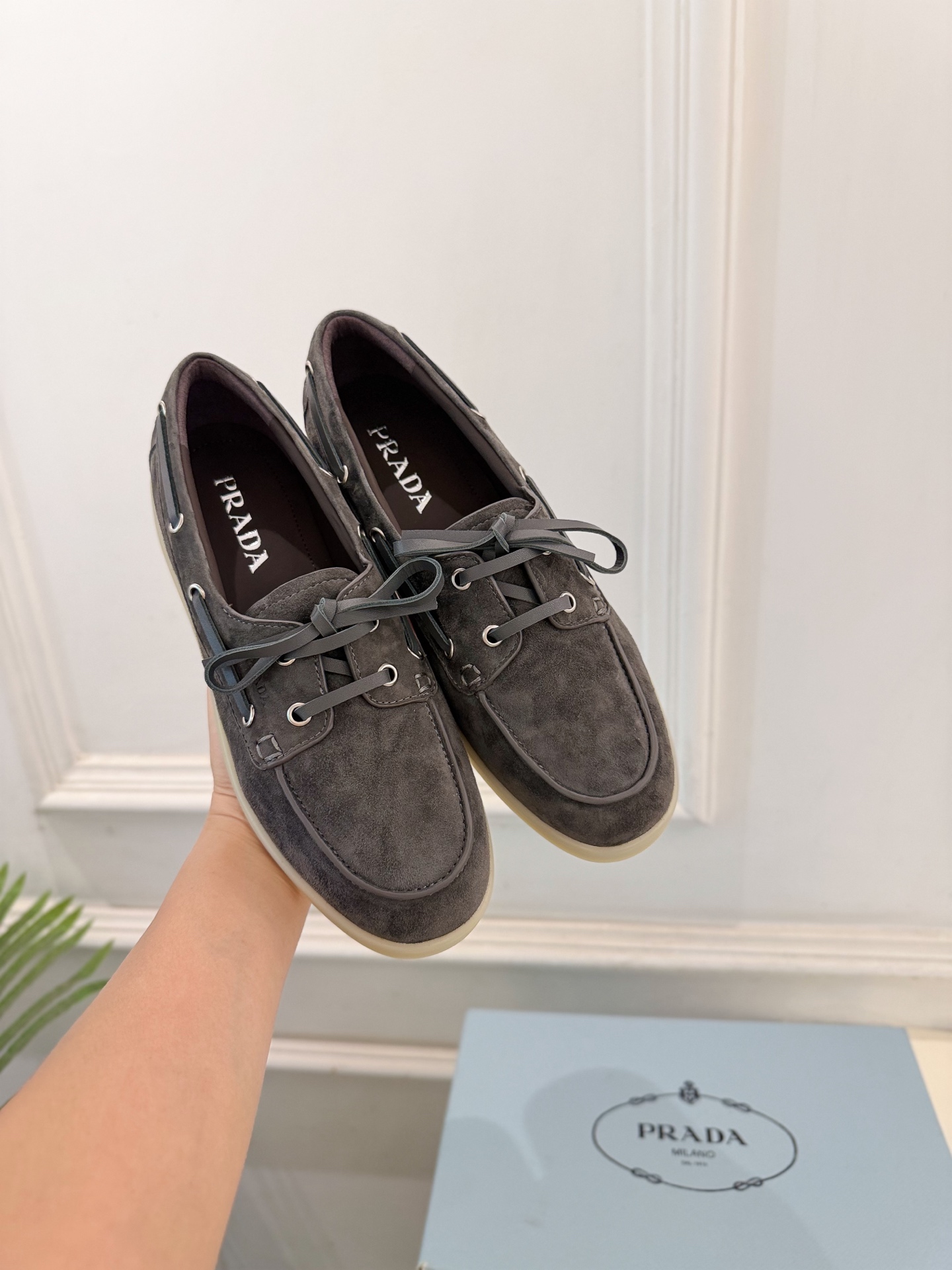 PRADA 普拉达  26𝐬𝐬  🌈2026秋冬新品 专柜走秀款 复古系带休闲乐福鞋 系列〰 ◽鞋面：原版高定制羊绒 ◽