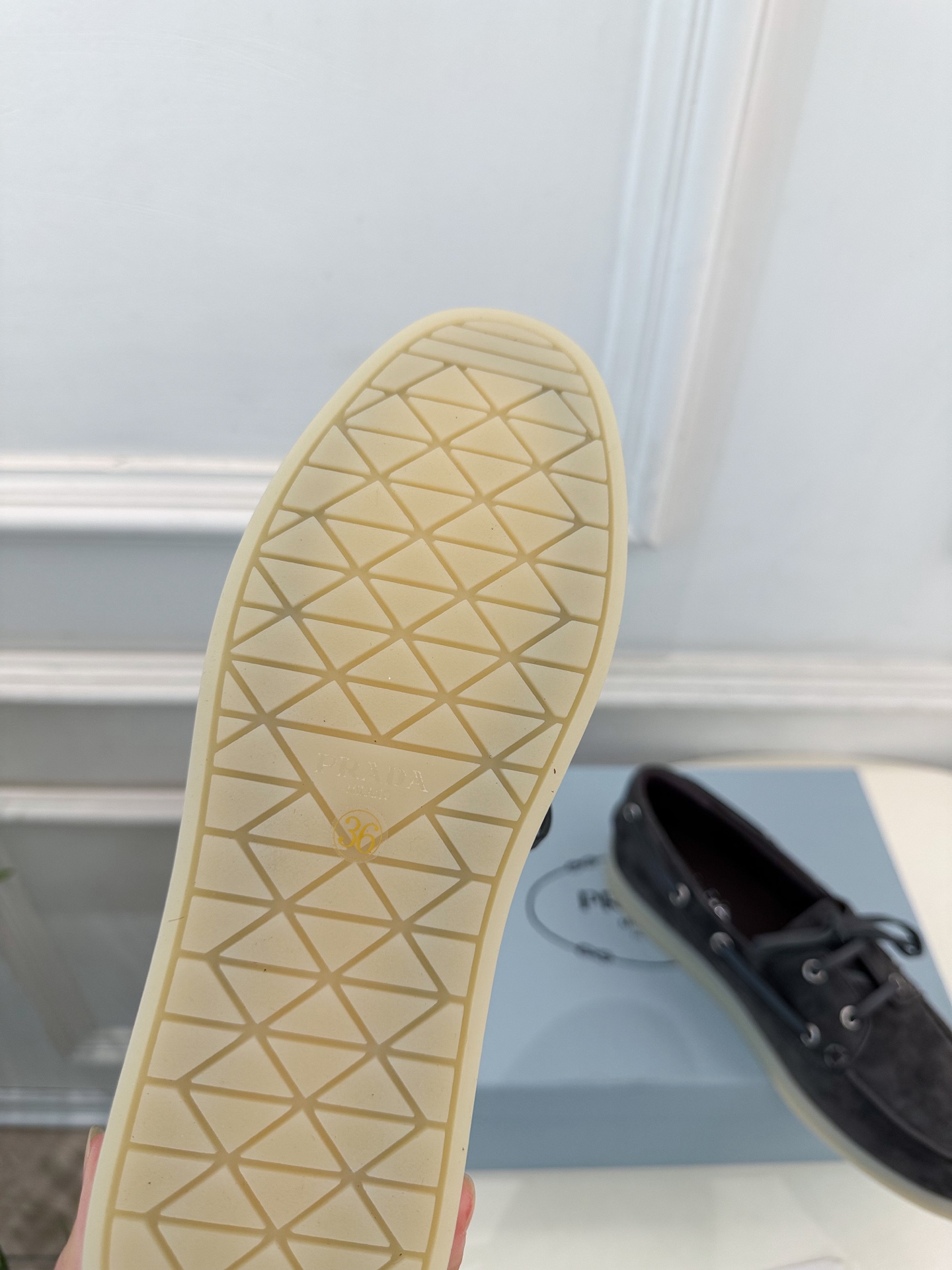 PRADA 普拉达  26𝐬𝐬  🌈2026秋冬新品 专柜走秀款 复古系带休闲乐福鞋 系列〰 ◽鞋面：原版高定制羊绒 ◽