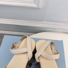 PRADA 普拉达 26𝐬𝐬 🌈2026春夏新品 专柜走秀款 经典三角标镂空编织坡跟厚底凉鞋 系列〰 ◽鞋面:原版高 PRADA 普拉达 26𝐬𝐬 🌈2026春夏新品 专柜走秀款 经典三角标镂空编织坡跟厚底凉鞋 系列〰 ◽鞋面:原版高