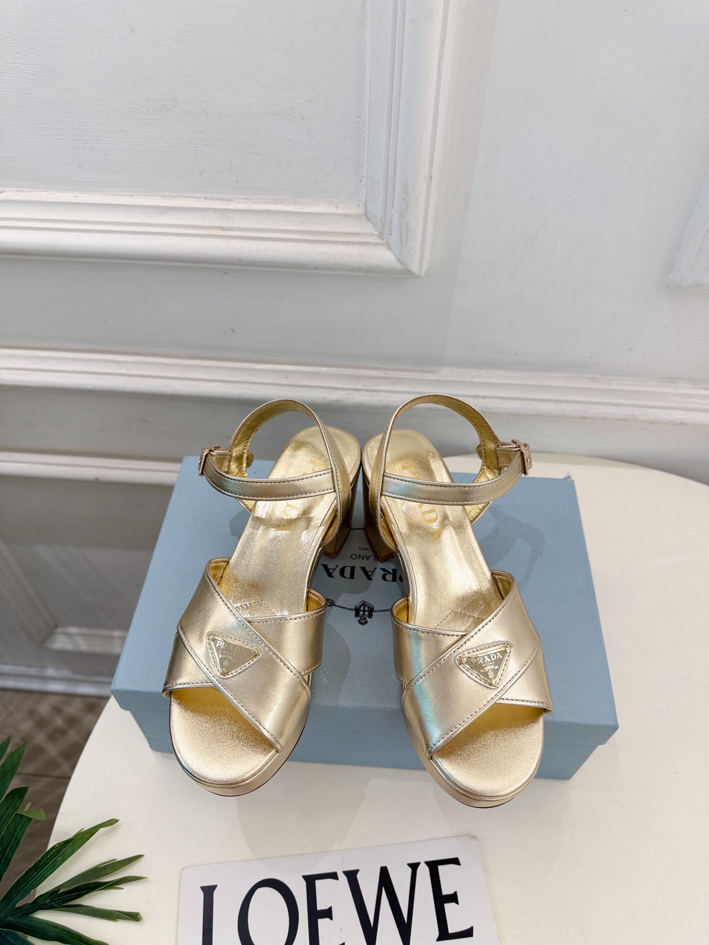 PRADA 普拉达 26𝐬𝐬 🌈2026新品 专柜走秀款 经典三角标交叉带粗跟厚底凉鞋 系列〰 ◽鞋面:原版高定制面 PRADA 普拉达 26𝐬𝐬 🌈2026新品 专柜走秀款 经典三角标交叉带粗跟厚底凉鞋 系列〰 ◽鞋面:原版高定制面