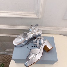 PRADA 普拉达 26𝐬𝐬 🌈2026新品 专柜走秀款 经典三角标交叉带粗跟厚底凉鞋 系列〰 ◽鞋面:原版高定制面 PRADA 普拉达 26𝐬𝐬 🌈2026新品 专柜走秀款 经典三角标交叉带粗跟厚底凉鞋 系列〰 ◽鞋面:原版高定制面