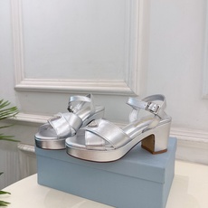 PRADA 普拉达 26𝐬𝐬 🌈2026新品 专柜走秀款 经典三角标交叉带粗跟厚底凉鞋 系列〰 ◽鞋面:原版高定制面 PRADA 普拉达 26𝐬𝐬 🌈2026新品 专柜走秀款 经典三角标交叉带粗跟厚底凉鞋 系列〰 ◽鞋面:原版高定制面
