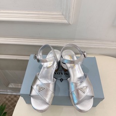 PRADA 普拉达 26𝐬𝐬 🌈2026新品 专柜走秀款 经典三角标交叉带粗跟厚底凉鞋 系列〰 ◽鞋面:原版高定制面 PRADA 普拉达 26𝐬𝐬 🌈2026新品 专柜走秀款 经典三角标交叉带粗跟厚底凉鞋 系列〰 ◽鞋面:原版高定制面