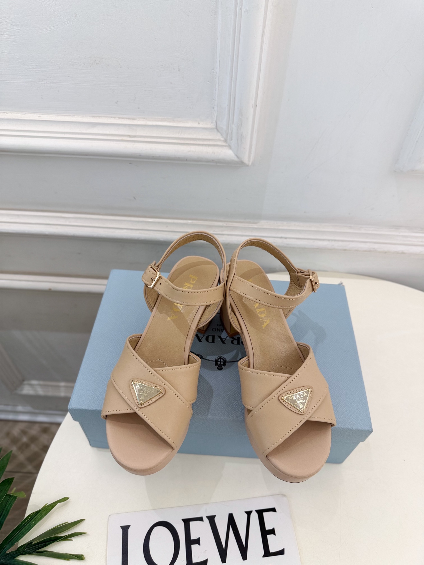 PRADA 普拉达 26𝐬𝐬 🌈2026新品 专柜走秀款 经典三角标交叉带粗跟厚底凉鞋 系列〰 ◽鞋面:原版高定制面 PRADA 普拉达 26𝐬𝐬 🌈2026新品 专柜走秀款 经典三角标交叉带粗跟厚底凉鞋 系列〰 ◽鞋面:原版高定制面