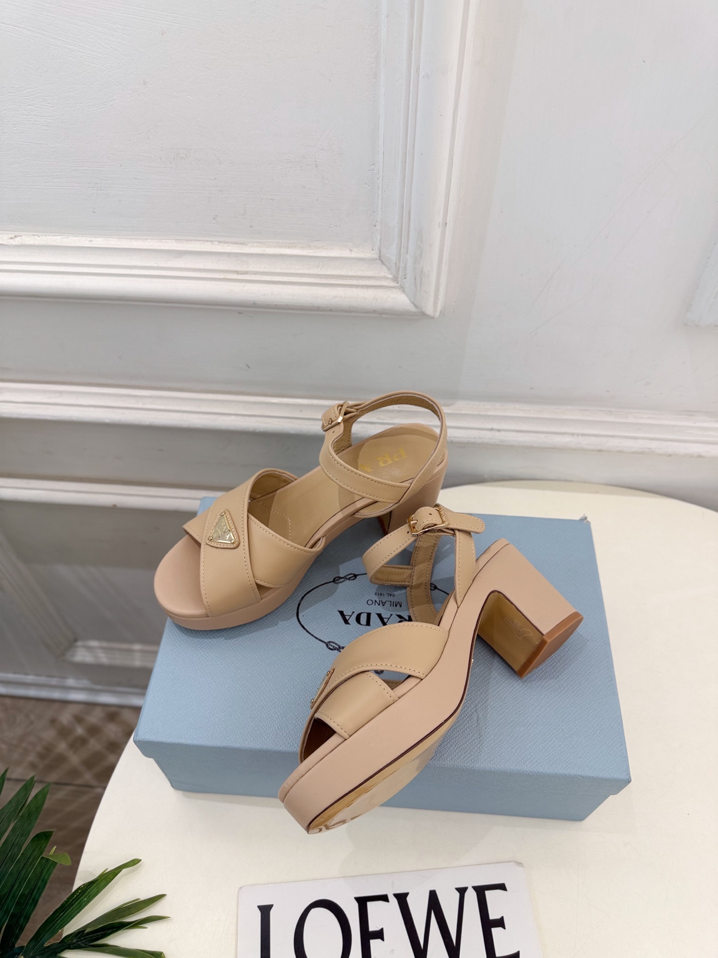 PRADA 普拉达 26𝐬𝐬 🌈2026新品 专柜走秀款 经典三角标交叉带粗跟厚底凉鞋 系列〰 ◽鞋面:原版高定制面 PRADA 普拉达 26𝐬𝐬 🌈2026新品 专柜走秀款 经典三角标交叉带粗跟厚底凉鞋 系列〰 ◽鞋面:原版高定制面