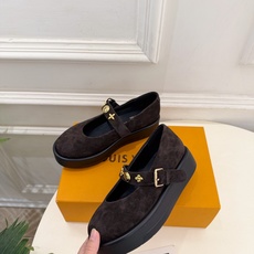 LV | 路易威登 26𝐬𝐬 🧡💚2026秋冬新款 顶级版本⚠️ 专柜主打最新秀款 LV 金属扣老花厚底玛丽珍鞋 LV | 路易威登 26𝐬𝐬 🧡💚2026秋冬新款 顶级版本⚠️ 专柜主打最新秀款 LV 金属扣老花厚底玛丽珍鞋