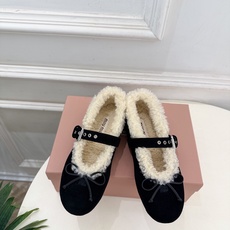 Miu Miu | 缪缪 26𝐬𝐬 🖤2026秋冬新品 专柜主打最新走秀款 蝴蝶结玛丽珍平底毛毛鞋 火爆上新! 🍒BS Miu Miu | 缪缪 26𝐬𝐬 🖤2026秋冬新品 专柜主打最新走秀款 蝴蝶结玛丽珍平底毛毛鞋 火爆上新! 🍒BS