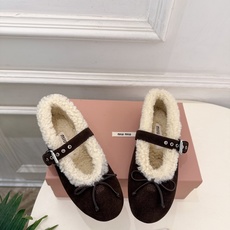 Miu Miu | 缪缪 26𝐬𝐬 🖤2026秋冬新品 专柜主打最新走秀款 蝴蝶结玛丽珍平底毛毛鞋 火爆上新! 🍒BS Miu Miu | 缪缪 26𝐬𝐬 🖤2026秋冬新品 专柜主打最新走秀款 蝴蝶结玛丽珍平底毛毛鞋 火爆上新! 🍒BS