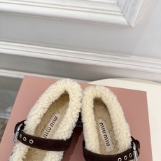Miu Miu | 缪缪 26𝐬𝐬 🖤2026秋冬新品 专柜主打最新走秀款 蝴蝶结玛丽珍平底毛毛鞋 火爆上新! 🍒BS Miu Miu | 缪缪 26𝐬𝐬 🖤2026秋冬新品 专柜主打最新走秀款 蝴蝶结玛丽珍平底毛毛鞋 火爆上新! 🍒BS