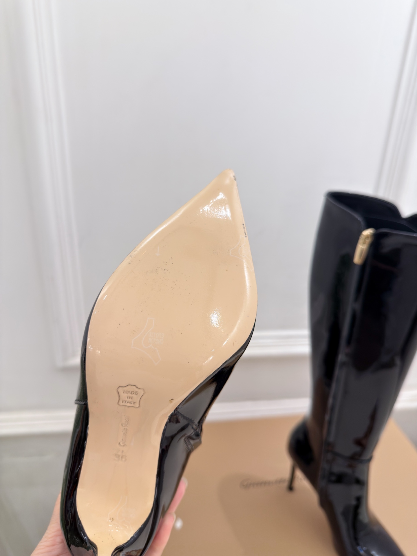 Gianvito Rossi｜吉安维托·罗西  26𝐬𝐬 2026秋冬新品 GR复古尖头侧拉链高跟长靴 火爆上新！ 这鞋