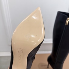 Gianvito Rossi|吉安维托·罗西 26𝐬𝐬 2026秋冬新品 GR复古尖头侧拉链高跟长靴 火爆上新! 这鞋 Gianvito Rossi|吉安维托·罗西 26𝐬𝐬 2026秋冬新品 GR复古尖头侧拉链高跟长靴 火爆上新! 这鞋