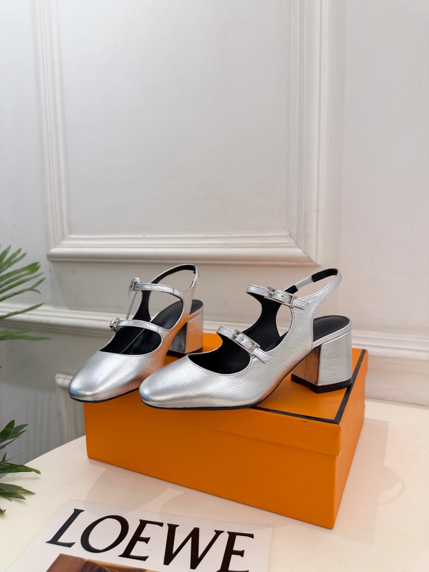 🐎𝐇𝐄𝐑𝐌𝐄* 爱玛仕 26𝐬𝐬  🌈2026秋冬新品 专柜新款 H型双扣带露跟粗跟凉鞋系列〰 ◽鞋面：原版特定小牛皮/