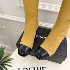 𝐂𝐇𝐀𝐍𝐄𝐋 | 小香 26𝐬𝐬 🦋2026 秋冬新品 专柜经典走秀款 小香双C书包扣粗跟短靴 长靴系列上新〰 🍬 B 𝐂𝐇𝐀𝐍𝐄𝐋 | 小香 26𝐬𝐬 🦋2026 秋冬新品 专柜经典走秀款 小香双C书包扣粗跟短靴 长靴系列上新〰 🍬 B
