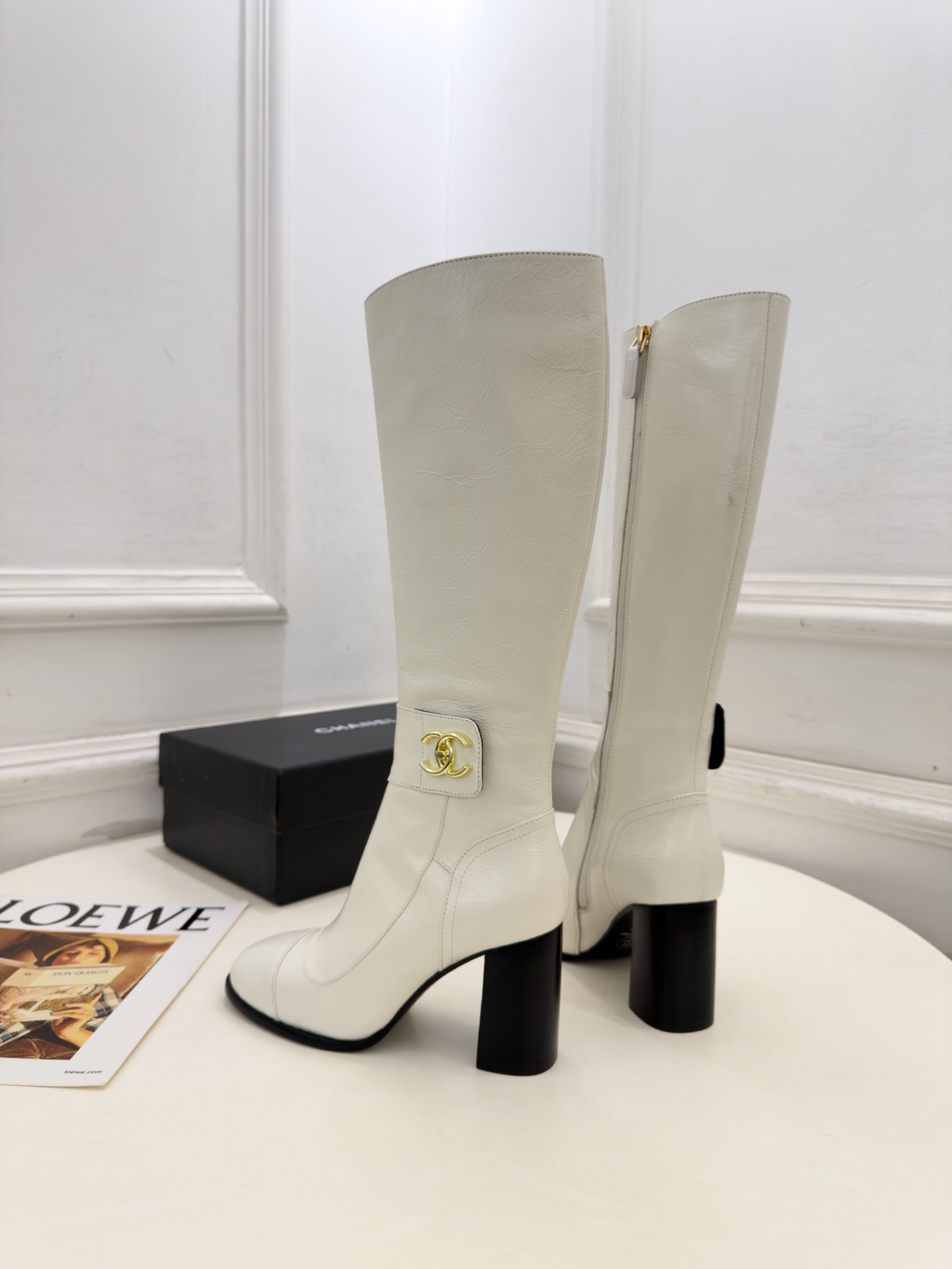 𝐂𝐇𝐀𝐍𝐄𝐋 | 小香 26𝐬𝐬  🦋2026 秋冬新品 专柜经典走秀款 小香双C书包扣粗跟短靴 长靴系列上新〰 🍬 B