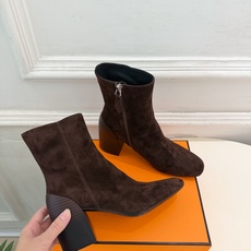 🐎𝐇𝐄𝐑𝐌𝐄* 爱玛仕 26𝐬𝐬 🌈专柜新款 2026秋冬新品 极简复古侧拉链粗跟短靴 系列〰 ◽鞋面:原版特定制牛皮 🐎𝐇𝐄𝐑𝐌𝐄* 爱玛仕 26𝐬𝐬 🌈专柜新款 2026秋冬新品 极简复古侧拉链粗跟短靴 系列〰 ◽鞋面:原版特定制牛皮