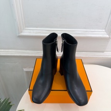 🐎𝐇𝐄𝐑𝐌𝐄* 爱玛仕 26𝐬𝐬 🌈专柜新款 2026秋冬新品 极简复古侧拉链粗跟短靴 系列〰 ◽鞋面:原版特定制牛皮 🐎𝐇𝐄𝐑𝐌𝐄* 爱玛仕 26𝐬𝐬 🌈专柜新款 2026秋冬新品 极简复古侧拉链粗跟短靴 系列〰 ◽鞋面:原版特定制牛皮