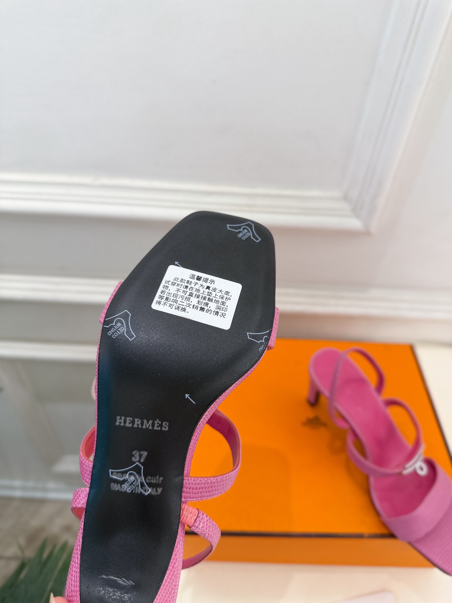 🐎𝐇𝐄𝐑𝐌𝐄* 爱玛仕 26𝐬𝐬  🌈2026新品 专柜新款 经典kelly扣一字带高跟凉鞋 系列〰 ◽鞋面：原版特定制