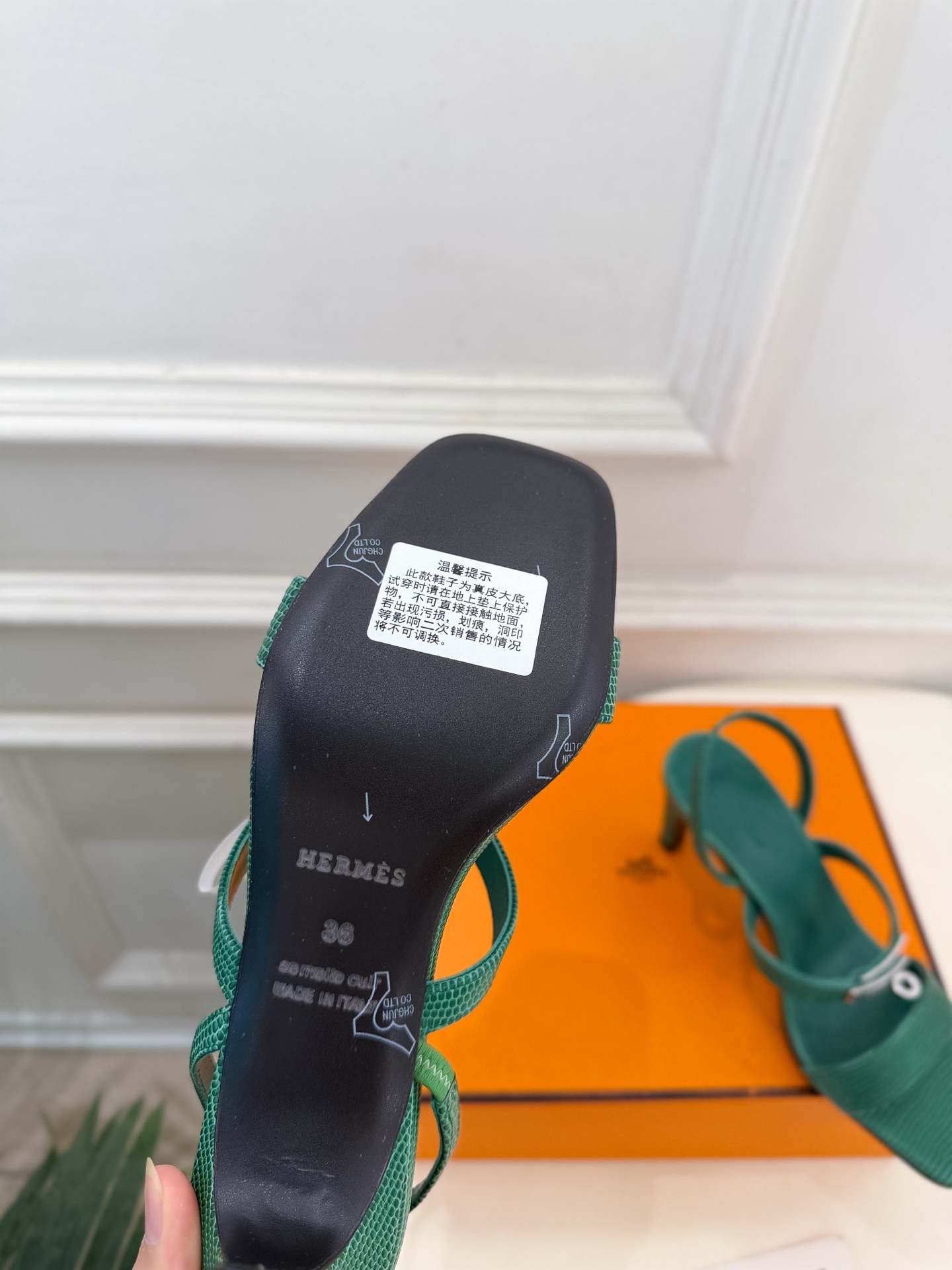 🐎𝐇𝐄𝐑𝐌𝐄* 爱玛仕 26𝐬𝐬  🌈2026新品 专柜新款 经典kelly扣一字带高跟凉鞋 系列〰 ◽鞋面：原版特定制