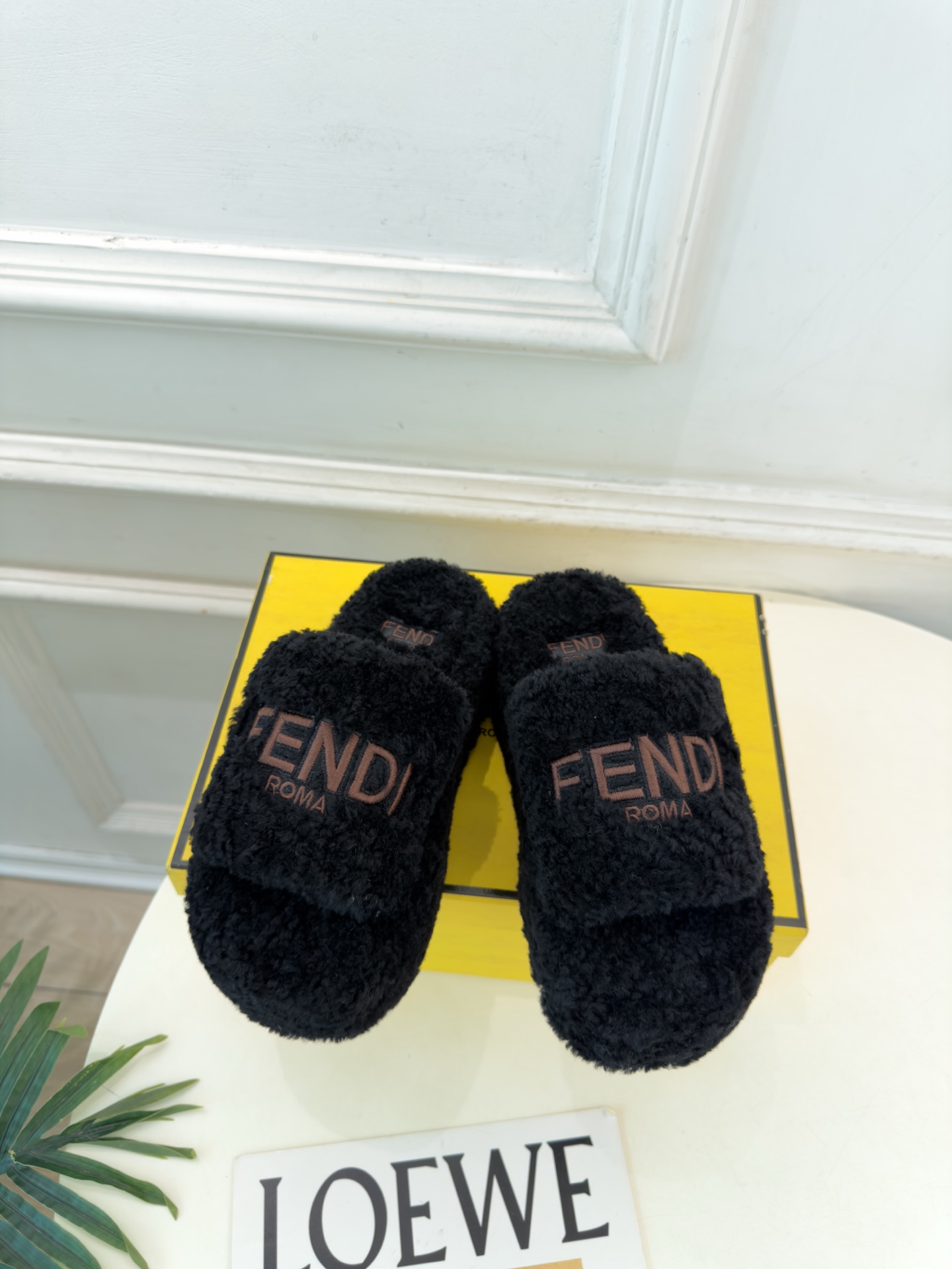 𝐅𝐄𝐍𝐃𝐈  |  芬迪  26𝐬𝐬  ⭐️2026秋冬新品 今日推荐 FD经典字母厚底羊毛拖鞋 系列～ ❥ BS升级版