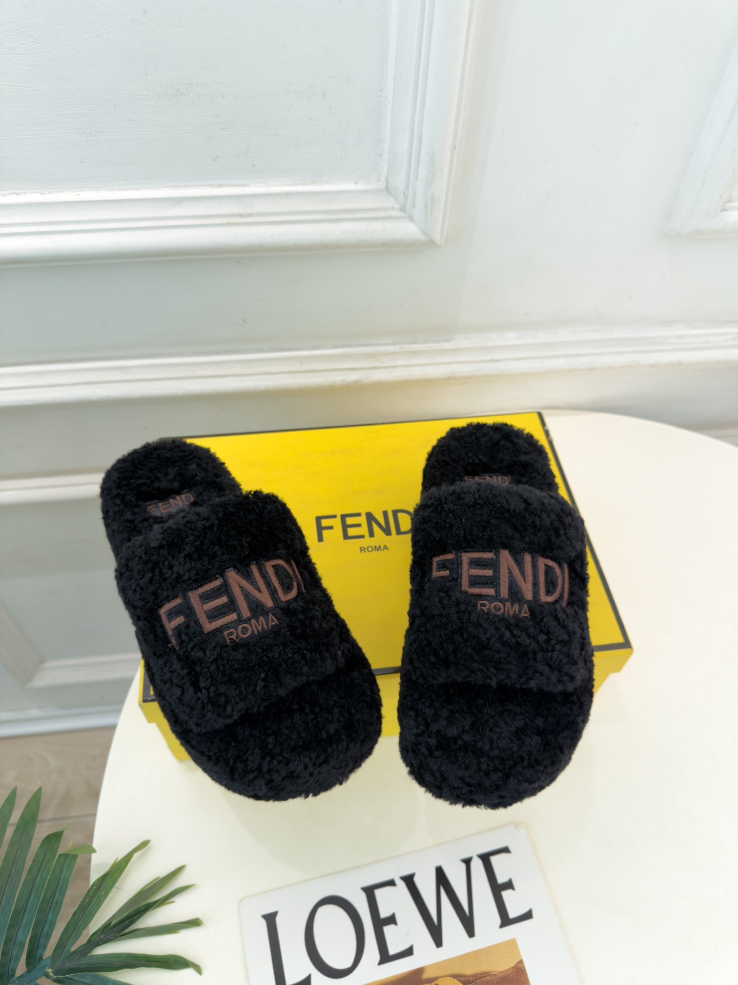 𝐅𝐄𝐍𝐃𝐈  |  芬迪  26𝐬𝐬  ⭐️2026秋冬新品 今日推荐 FD经典字母厚底羊毛拖鞋 系列～ ❥ BS升级版