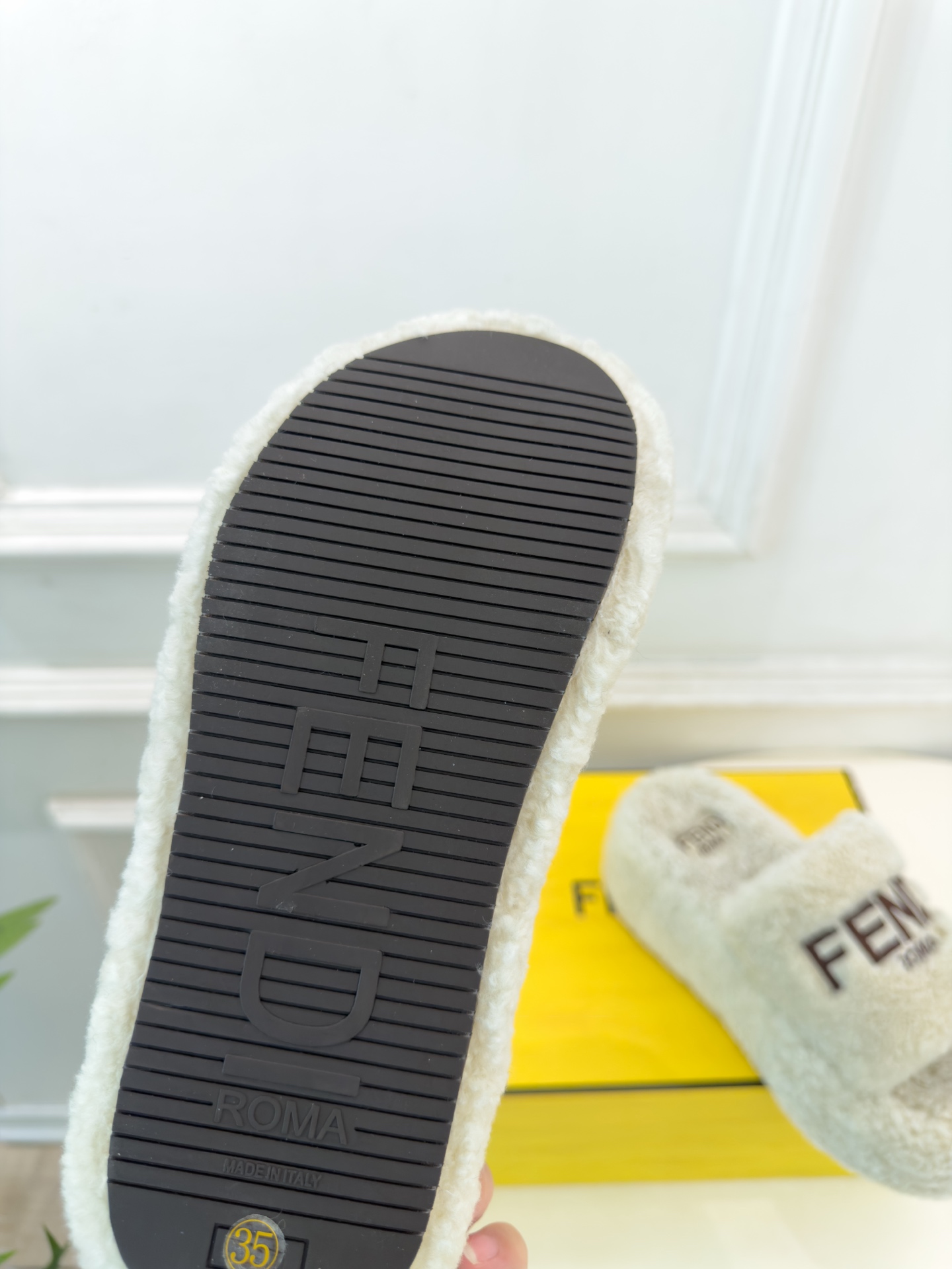 𝐅𝐄𝐍𝐃𝐈 | 芬迪 26𝐬𝐬 ⭐️2026秋冬新品 今日推荐 FD经典字母厚底羊毛拖鞋 系列~ ❥ BS升级版 𝐅𝐄𝐍𝐃𝐈 | 芬迪 26𝐬𝐬 ⭐️2026秋冬新品 今日推荐 FD经典字母厚底羊毛拖鞋 系列~ ❥ BS升级版