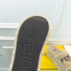 𝐅𝐄𝐍𝐃𝐈 | 芬迪 26𝐬𝐬 ⭐️2026秋冬新品 今日推荐 FD经典字母厚底羊毛拖鞋 系列~ ❥ BS升级版 𝐅𝐄𝐍𝐃𝐈 | 芬迪 26𝐬𝐬 ⭐️2026秋冬新品 今日推荐 FD经典字母厚底羊毛拖鞋 系列~ ❥ BS升级版