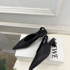 LOEWE 罗意威 2026秋冬新品 Origami Cubic 尖头方跟后空鞋 ————————— LOEWE作为这两 LOEWE 罗意威 2026秋冬新品 Origami Cubic 尖头方跟后空鞋 ————————— LOEWE作为这两