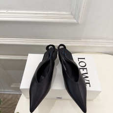 LOEWE 罗意威 2026秋冬新品 Origami Cubic 尖头方跟后空鞋 ————————— LOEWE作为这两 LOEWE 罗意威 2026秋冬新品 Origami Cubic 尖头方跟后空鞋 ————————— LOEWE作为这两